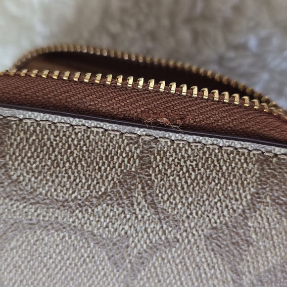 🍍🍍 LOW START Coach Signature PVC Brown Wallet Wristlet NWT - Picture 10 of 16